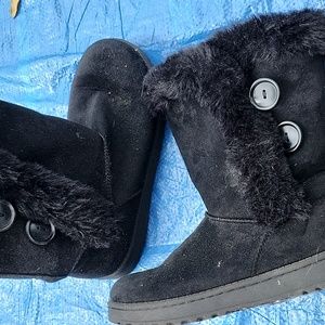 Women's black fuzzy boots sz 8